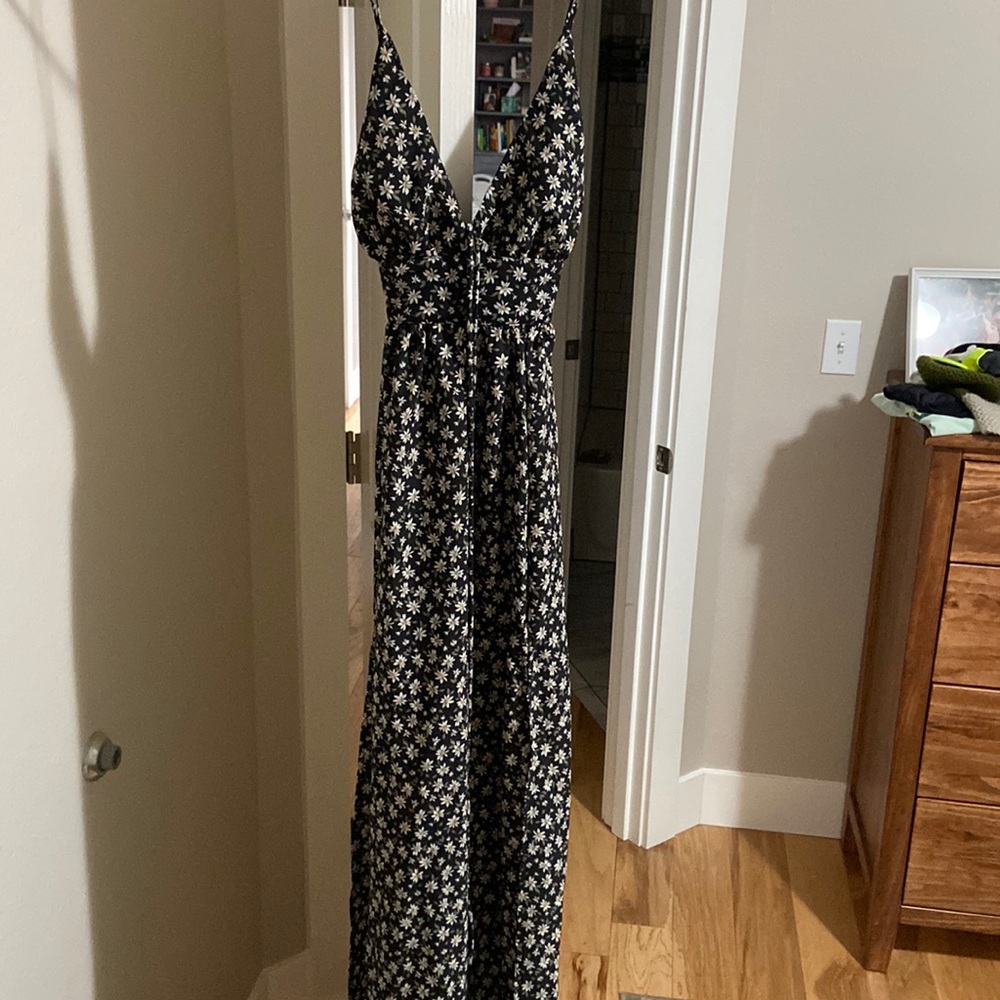 Black daisy strappy maxi dress